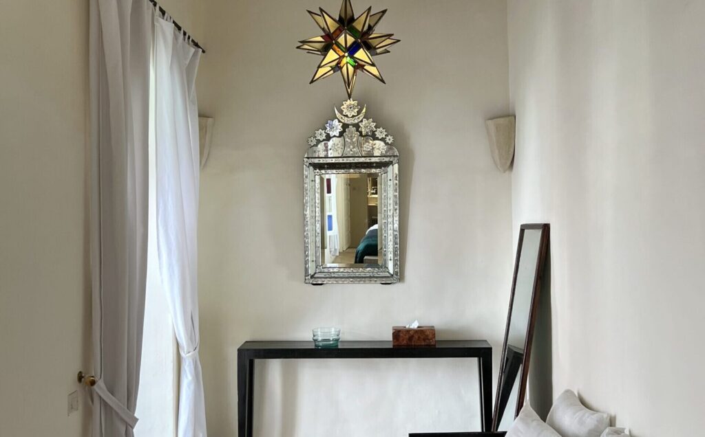 Riad Tizwa Marrakech room 3 desk mirror lamp